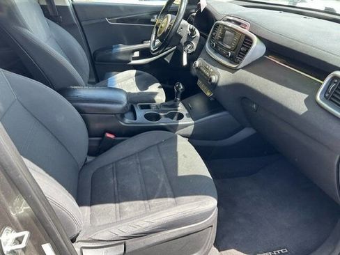 Used 2016 Kia Sorento LX w/ LX Convenience Package FWD image 10