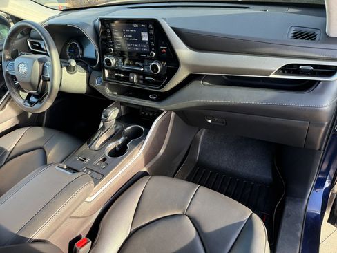 Used 2021 Toyota Highlander XLE image 33