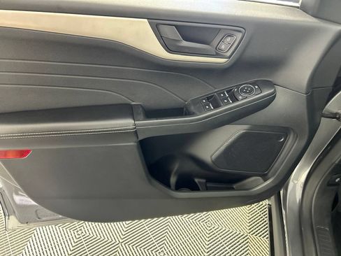 Used 2022 Ford Escape SE w/ Cold Weather Package FWD image 13