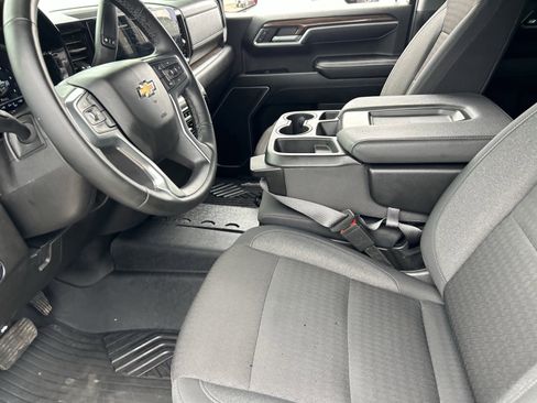 Used 2024 Chevrolet Silverado 1500 LT w/ Z71 Off-Road Package AWD/4WD image 11