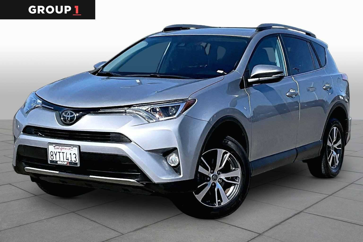 Used 2018 Toyota RAV4 XLE AWD/4WD image 1