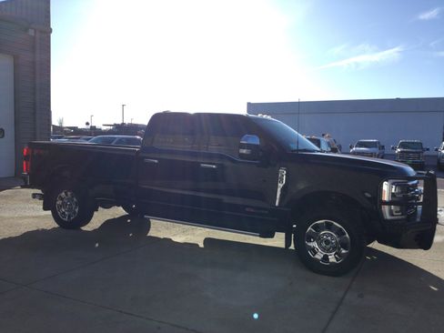 Used 2023 Ford F350 Lariat w/ Chrome Package image 4