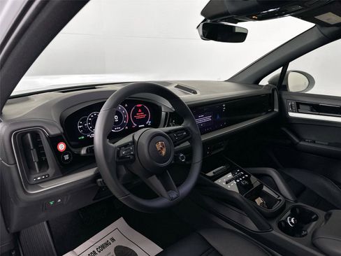 Used 2026 Porsche Cayenne Coupe AWD/4WD image 4