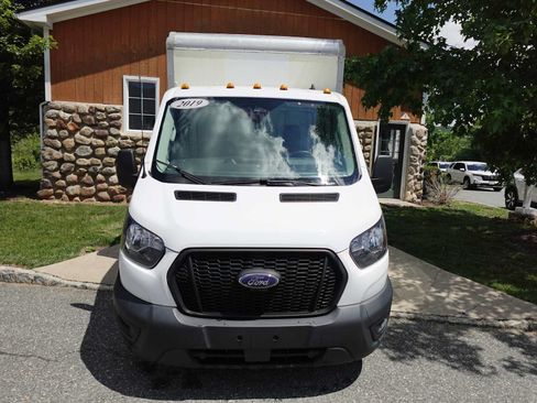 Used 2022 Ford Transit 350 DRW RWD image 2