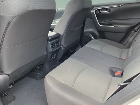 Used 2024 Toyota RAV4 XLE AWD/4WD image 9