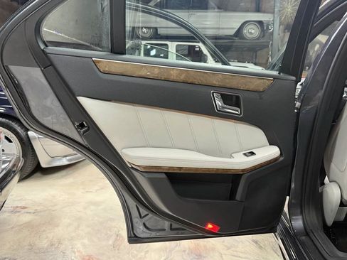 Used 2011 Mercedes-Benz E 350 4MATIC Sedan image 10