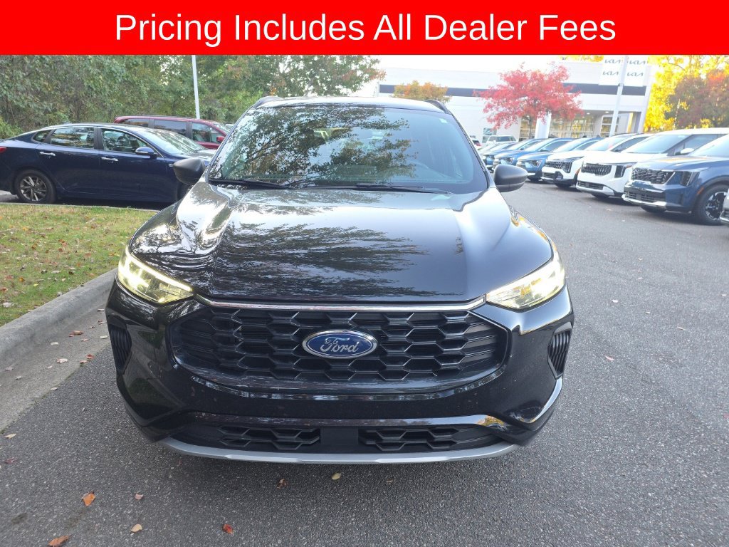 Used 2024 Ford Escape ST-Line w/ Tech Pack #1 FWD image 2