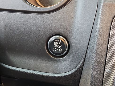 Used 2012 Dodge Challenger R/T image 17