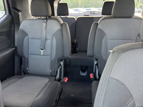 Used 2022 Chevrolet Traverse LT FWD image 23