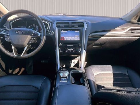 Used 2017 Ford Fusion SE w/ Equipment Group 201A image 17