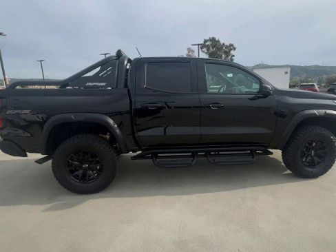 Used 2025 Chevrolet Colorado ZR2 w/ Midnight Edition image 9