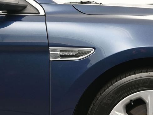 Used 2017 Ford Taurus SE image 32