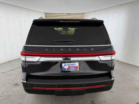 Used 2024 Lincoln Navigator Reserve AWD/4WD image 4