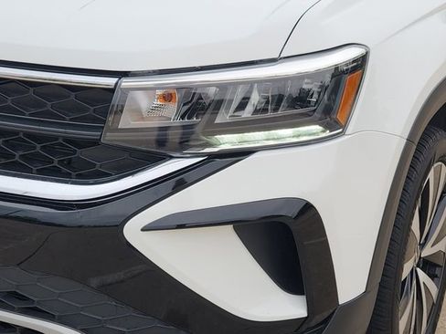 Used 2023 Volkswagen Taos SE FWD image 9