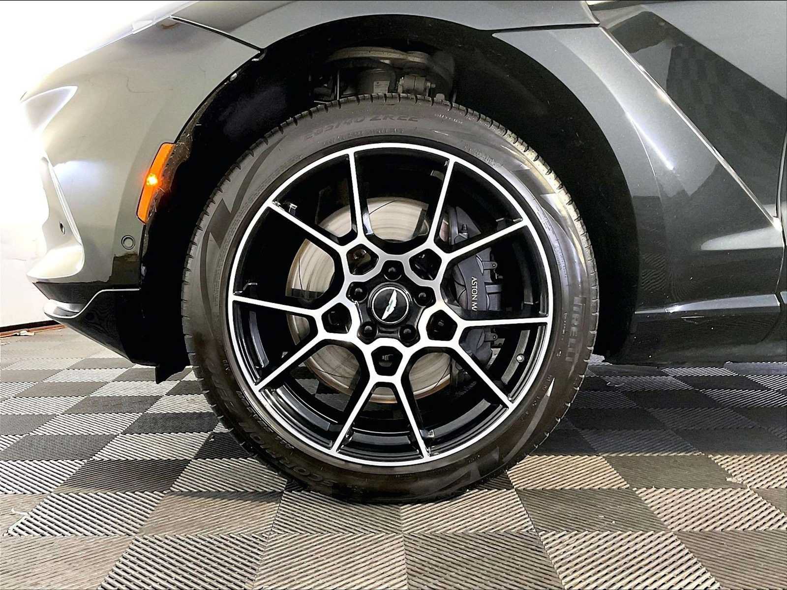 Used 2021 Aston Martin DBX AWD/4WD image 11