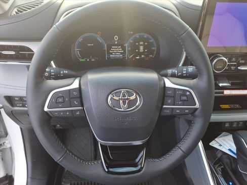 New 2026 Toyota Highlander Limited image 12