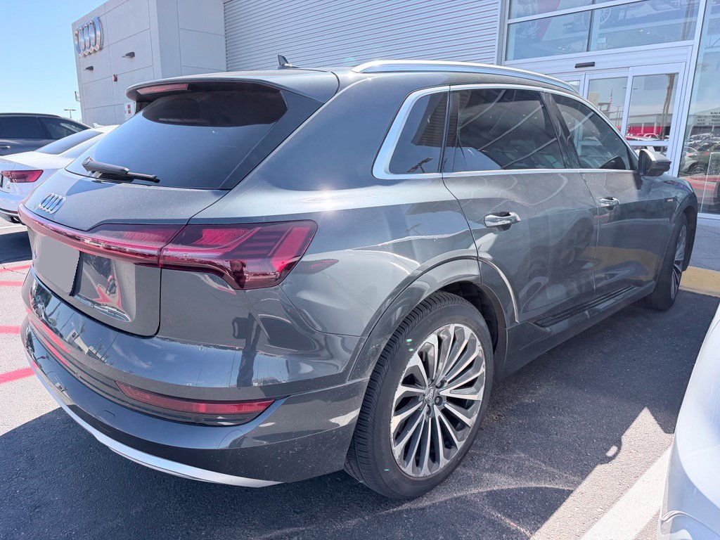 Used 2019 Audi e-tron Prestige w/ Prestige Package AWD/4WD image 3