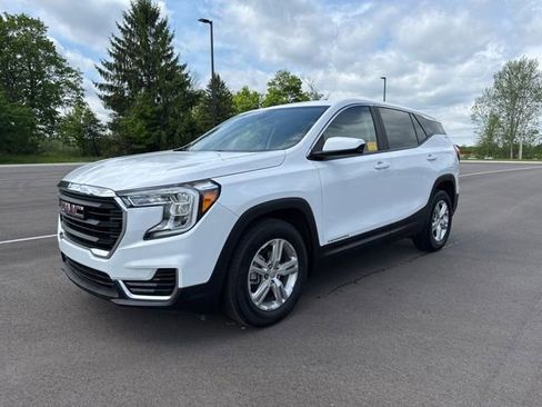 Used 2024 GMC Terrain SLE FWD image 1