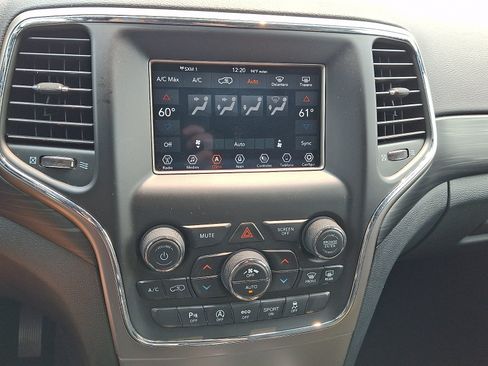 Used 2021 Jeep Grand Cherokee Laredo AWD/4WD image 15