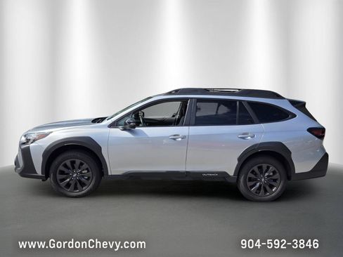 Used 2025 Subaru Outback Onyx Edition AWD/4WD image 2