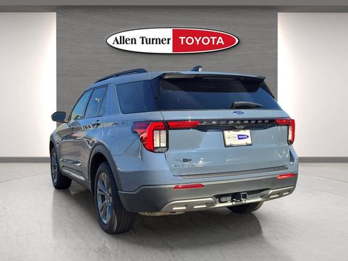Used 2025 Ford Explorer Active w/ Active Comfort Package image 9