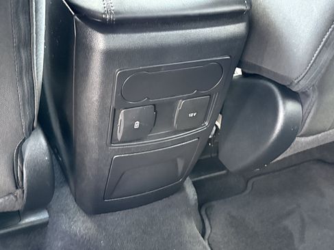 Used 2023 Ford Explorer XLT AWD/4WD image 16