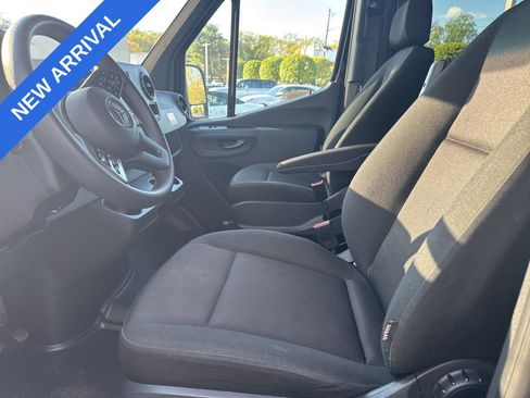 Used 2024 Mercedes-Benz Sprinter 2500 image 6