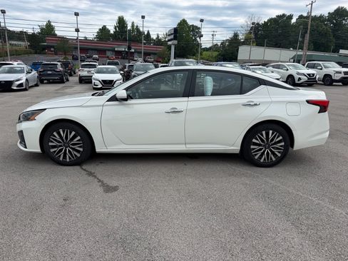 Used 2024 Nissan Altima 2.5 SV w/ SV Premium Package FWD image 10