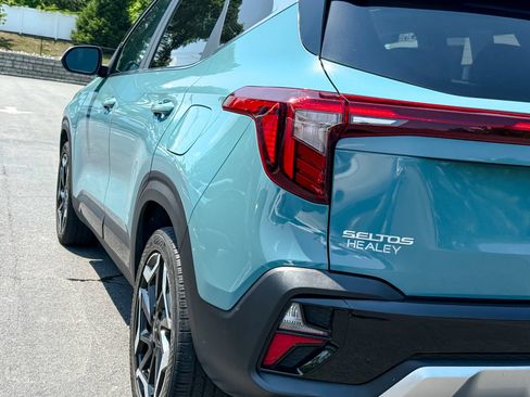 Certified 2024 Kia Seltos SX w/ SX Sunroof Package AWD/4WD image 9