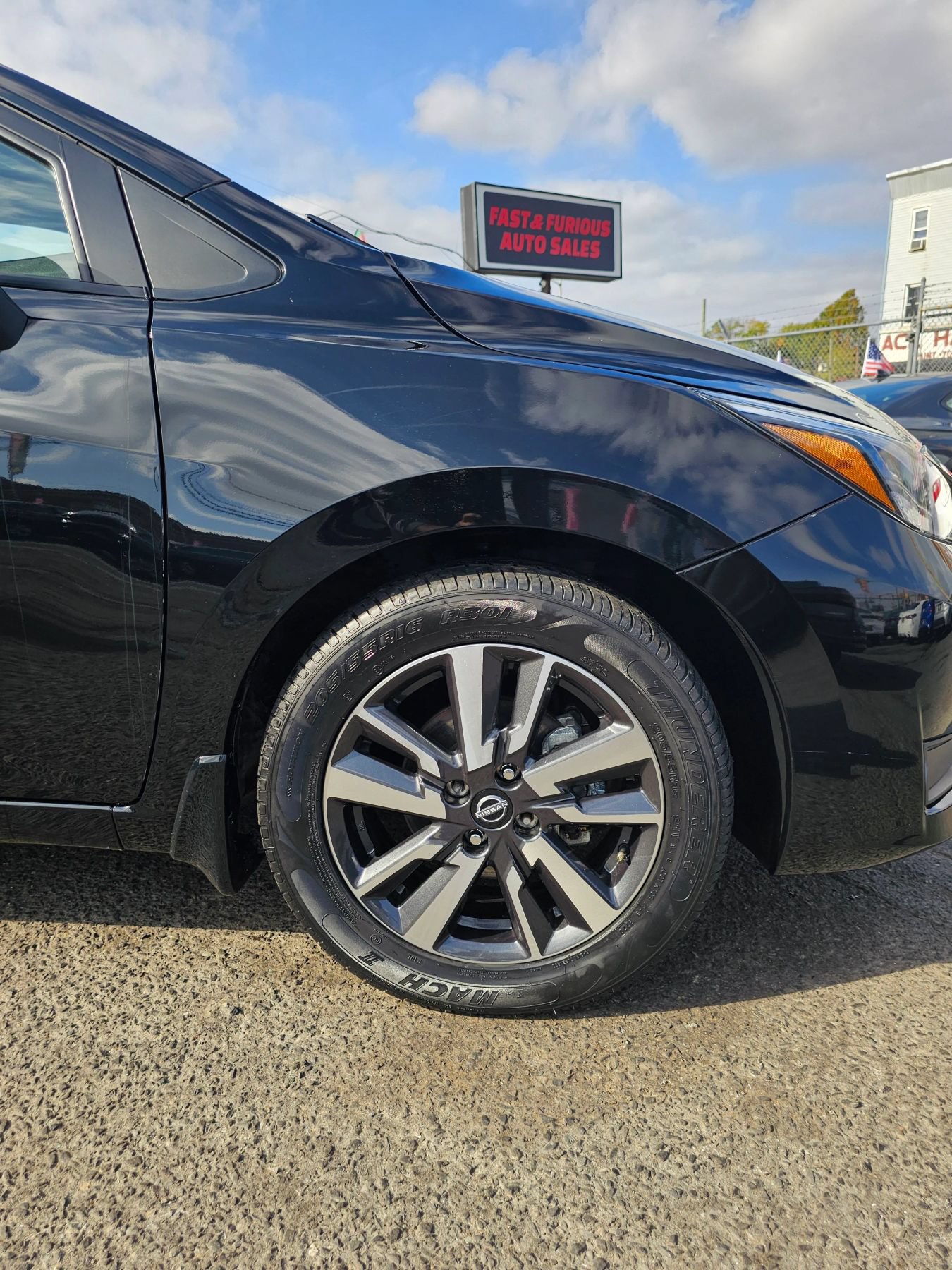 Used 2025 Nissan Versa SV w/ Trunk Package FWD image 29