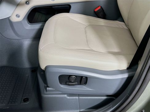 Used 2024 Land Rover Defender 110 S image 20