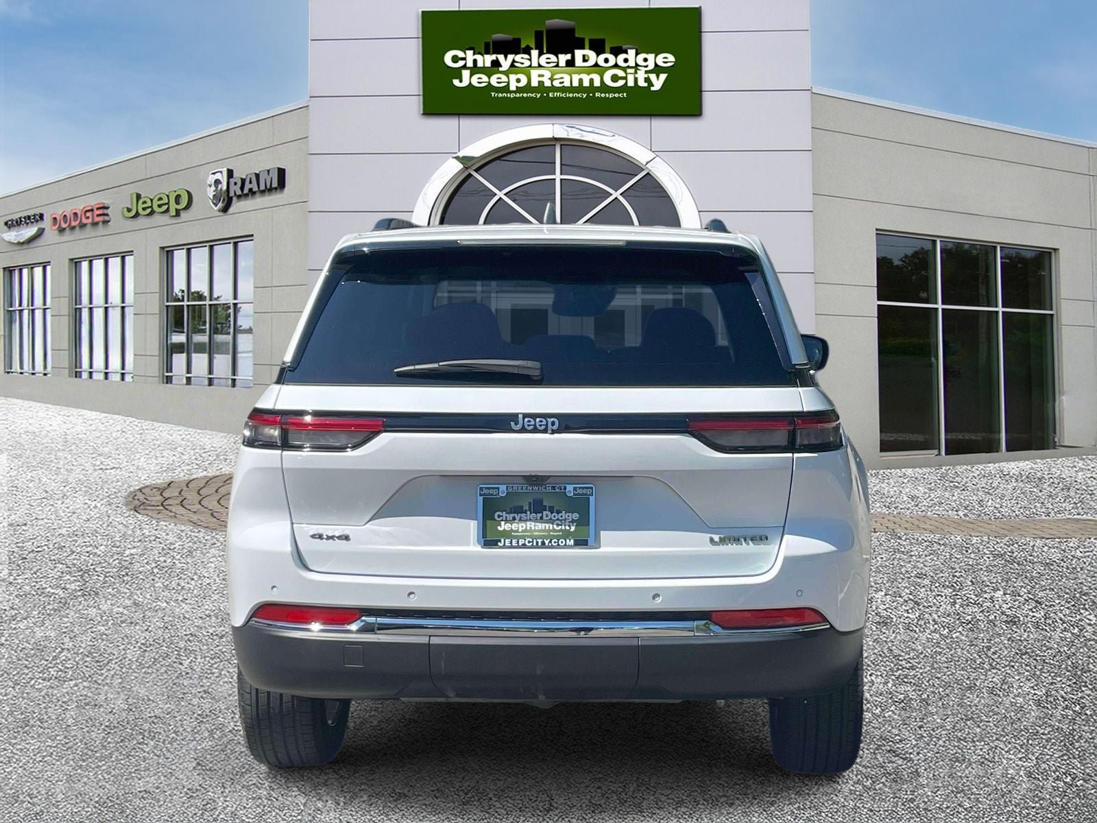 Used 2023 Jeep Grand Cherokee Limited AWD/4WD image 7