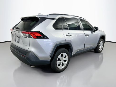 Used 2021 Toyota RAV4 LE FWD image 4