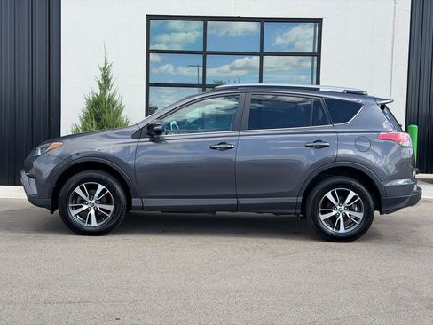 Used 2017 Toyota RAV4 XLE FWD image 2
