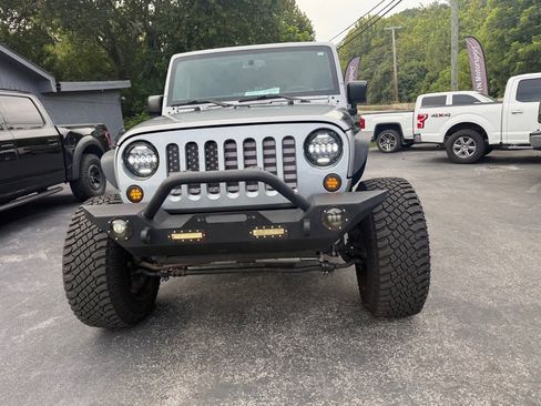 Used 2018 Jeep Wrangler Unlimited Sahara AWD/4WD image 24