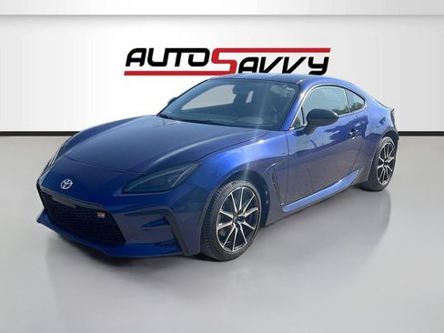 Used 2025 Toyota GR86 w/ ALL Weather Mat Package (TMS) RWD image 3
