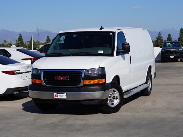 Used 2025 GMC Savana 2500 w/ Driver Convenience Package RWD image 4