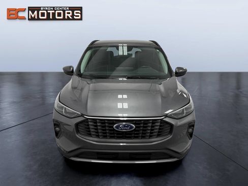 Used 2025 Ford Escape Platinum AWD/4WD image 8