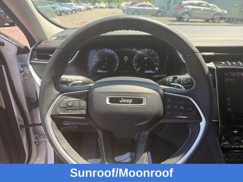 Used 2023 Jeep Grand Cherokee Limited AWD/4WD image 13