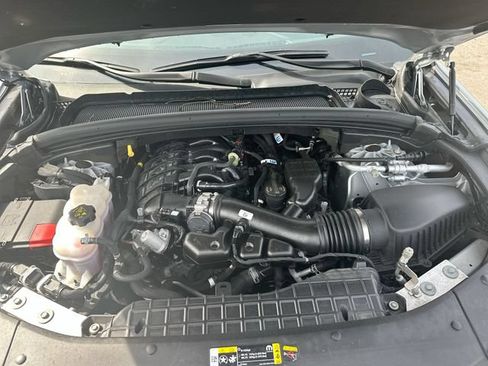 Used 2023 Jeep Grand Cherokee Laredo AWD/4WD image 26