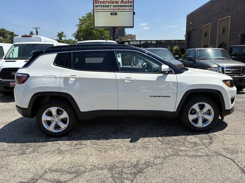 Used 2018 Jeep Compass Latitude w/ Safe & Security Group AWD/4WD image 3