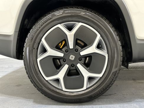 Used 2024 Rivian R1S Adventure AWD/4WD image 12