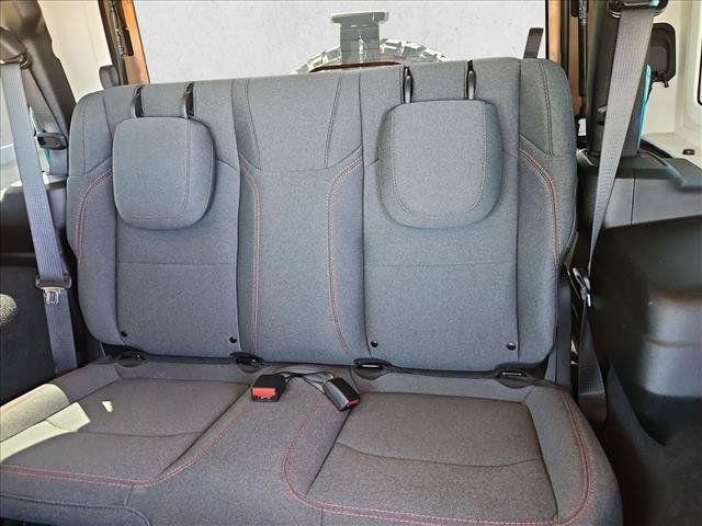 Used 2024 Jeep Wrangler Rubicon w/ Convenience Group AWD/4WD image 15