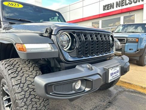 Used 2025 Jeep Wrangler Unlimited Sport AWD/4WD image 4