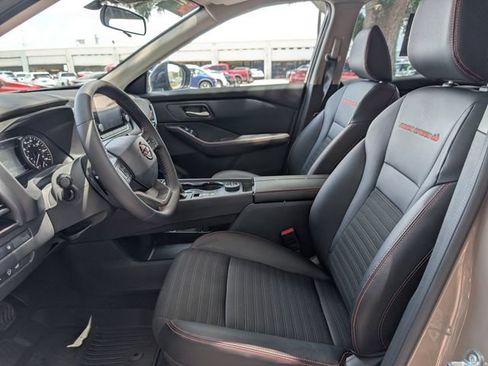 Used 2025 Nissan Rogue SV AWD/4WD image 14