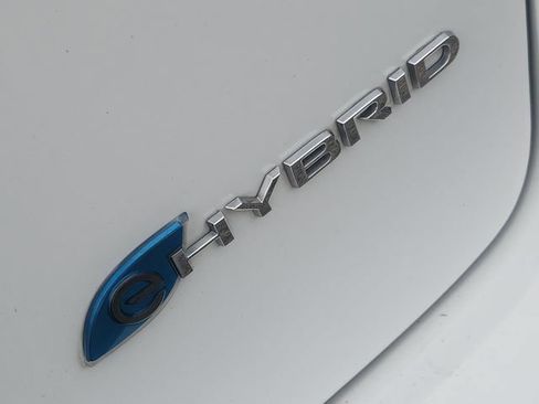 Used 2023 Chrysler Pacifica Touring-L FWD image 9