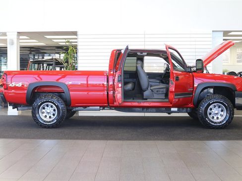 Used 2006 Chevrolet Silverado 2500 LT w/ Heavy-Duty Power Package image 11