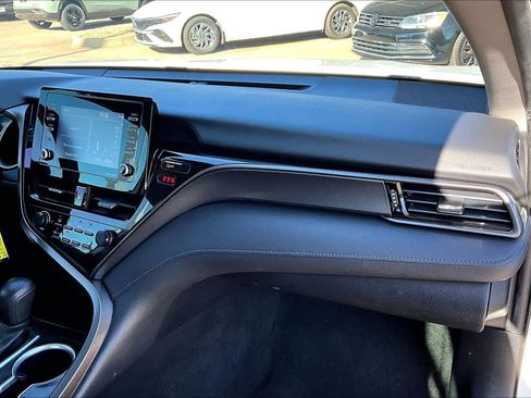 Used 2021 Toyota Camry LE image 14