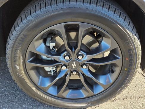 Used 2024 Dodge Durango SXT w/ SXT Blacktop Group RWD image 9