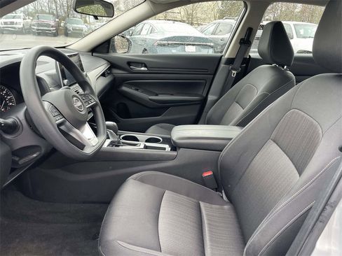 Used 2024 Nissan Altima 2.5 SV image 15